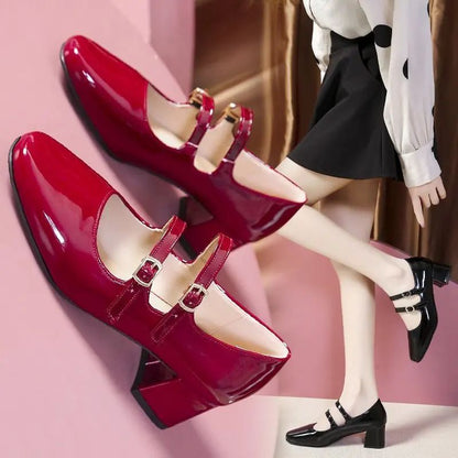 Sapatos Femininos Mary Janes com Fivela Dupla Primavera Outono Sapatos de Vestido em Couro Envernizado Scarpins Salto Alto Sapatos Retrô para Senhoras Preto Vermelho