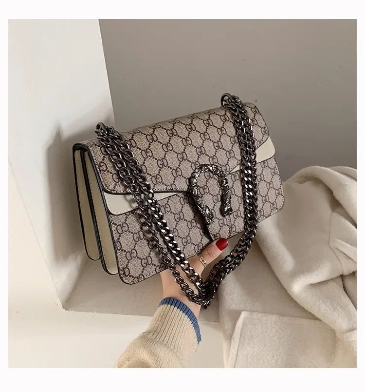Women Stylish Retro Print Shoulder Crossbody Bag Fashionable Chain Underarm Purse Medium Hardness Polyester Lining