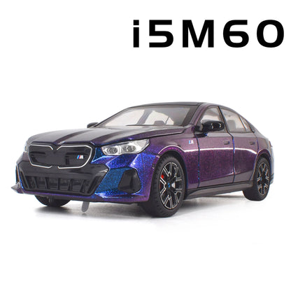Miniaturas de Carro de Brinquedo i5M60 XM Escala 1:24, Liga Fundida, Pneus de Borracha, com Luz e Som, Presente para Crianças e no Dia das Crianças