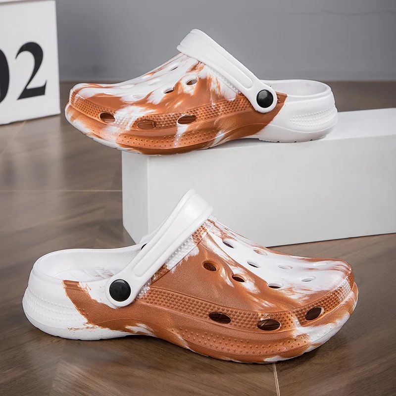 Summer Couple Clog Shoes Fashion Sandals Waterproof Slippers Men Shoes Outdoor Soft Sole Shoes Clogs EVA Beach Home Slipper