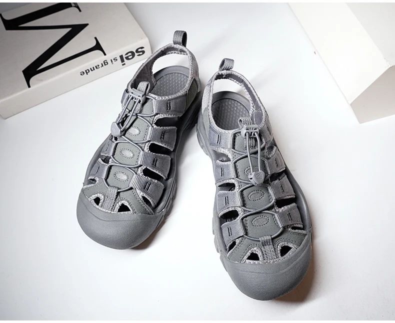 2025 Summer Men's Sandals Thick soled Baotou beach shoes Outdoor oversized casual Shoes Male lightweight hollow sandals Homme