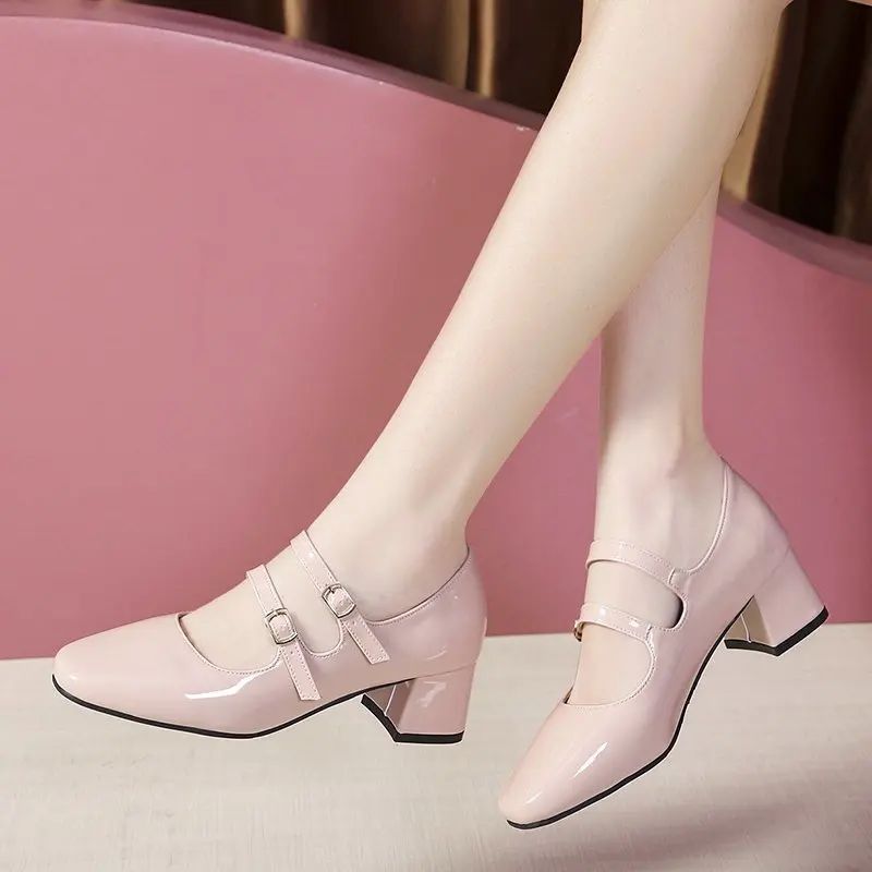 Sapatos Femininos Mary Janes com Fivela Dupla Primavera Outono Sapatos de Vestido em Couro Envernizado Scarpins Salto Alto Sapatos Retrô para Senhoras Preto Vermelho