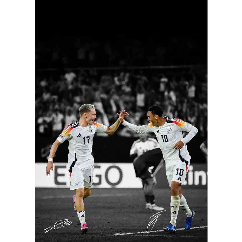 Modern Soccer Sport Player Portrait Poster Print Football Play Picture Canvas Painting Wall Art for Living Room Home Decor Mural