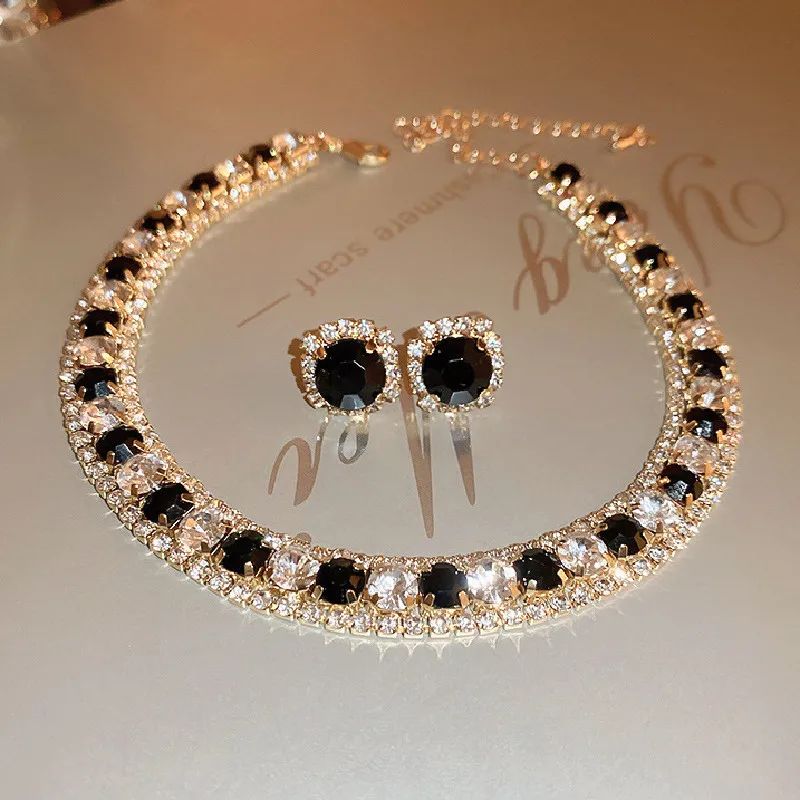 Conjunto de Joias Femininas Modernas com Colar e Brincos Decorados com Strass, Acessórios da Moda para Festas e Decoração de Roupas do Dia a Dia