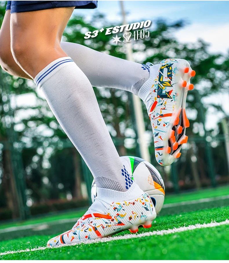 New Men TF/FG Soccer Shoes Society Original Grass Training Professional Cleats Football Boot Low Cut Top Quality Sneakers Casual