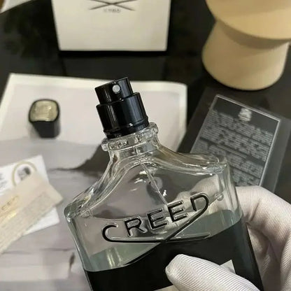 Perfume original Aventus colônia masculina 100ml tem uma fragrância duradoura.