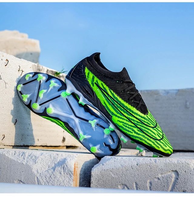 Society Cleats Men Soccer Shoes Professional Boys Football Boots Indoor Original Football Field Boots Sneakers Training Fast