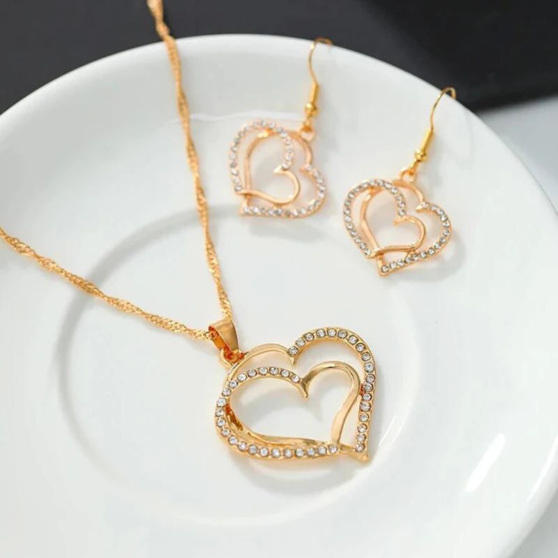 Conjunto de Joias Coração de 3 Peças Brincos Colar com Pingente para Mulheres Conjunto de Joias Duplo Coração de Strass Elegante e Moderno