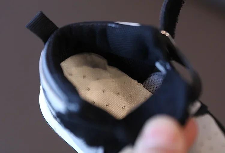 2025 New Children's Mid-Top Sneakers kids Sneakers Boys Girls Casual soft-soled shoes are stylish and comfortable