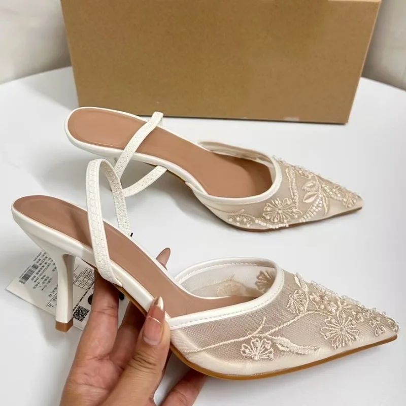 Sapatos de Grife Femininos Brancos para Casamento com Salto Alto, Tela Bordada com Flores, Tira Traseira e Salto Fino, Sensual, para Mulheres
