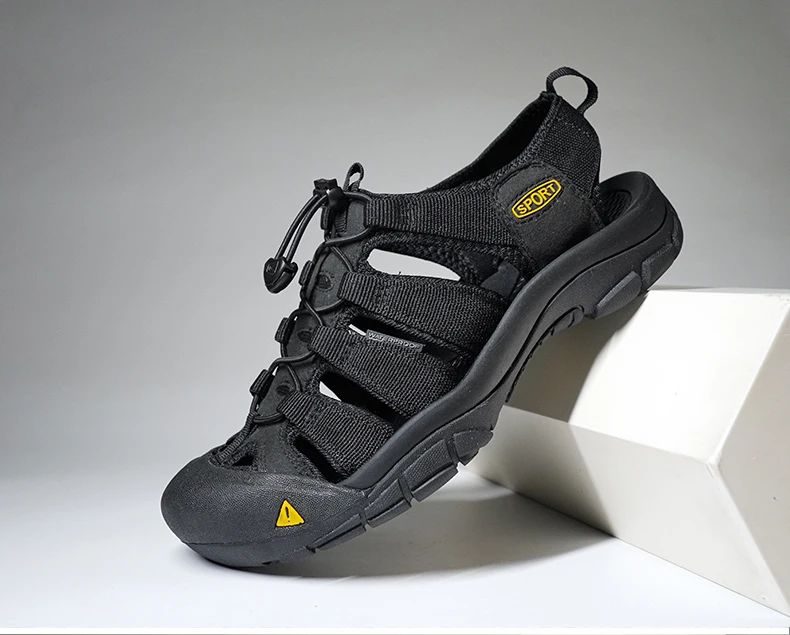 2025 Summer Men's Sandals Thick soled Baotou beach shoes Outdoor oversized casual Shoes Male lightweight hollow sandals Homme