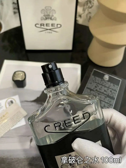 Perfume original Aventus colônia masculina 100ml tem uma fragrância duradoura.