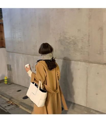 Casaco Feminino de Lã de Comprimento Médio Outono Inverno Estilo Camel Hepburn Casaco Folgado Marca Chinesa de Moda