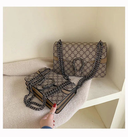 Women Stylish Retro Print Shoulder Crossbody Bag Fashionable Chain Underarm Purse Medium Hardness Polyester Lining