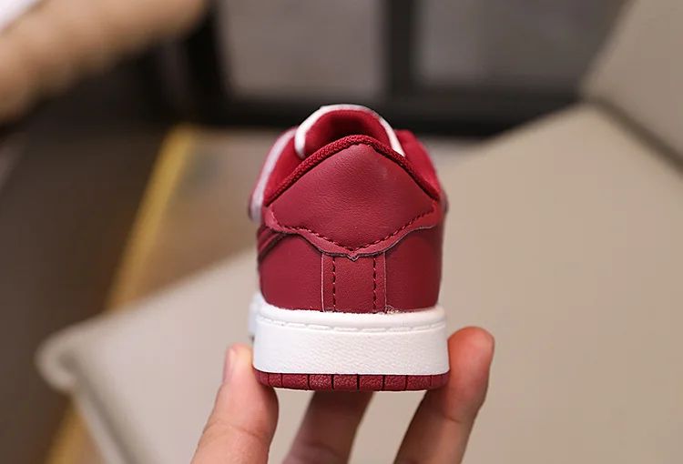 Children's Sports Shoes Low-Top Soft Bottom Color Blocking Board Shoes Boys and Girls Fashionable Hundred Non-slip Casual Shoes