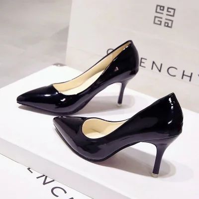 Novos scarpins de salto alto femininos de cor sólida, sapatos de moda femininos de couro envernizado, salto fino e bico fino, sapatos de casamento, tamanho 44