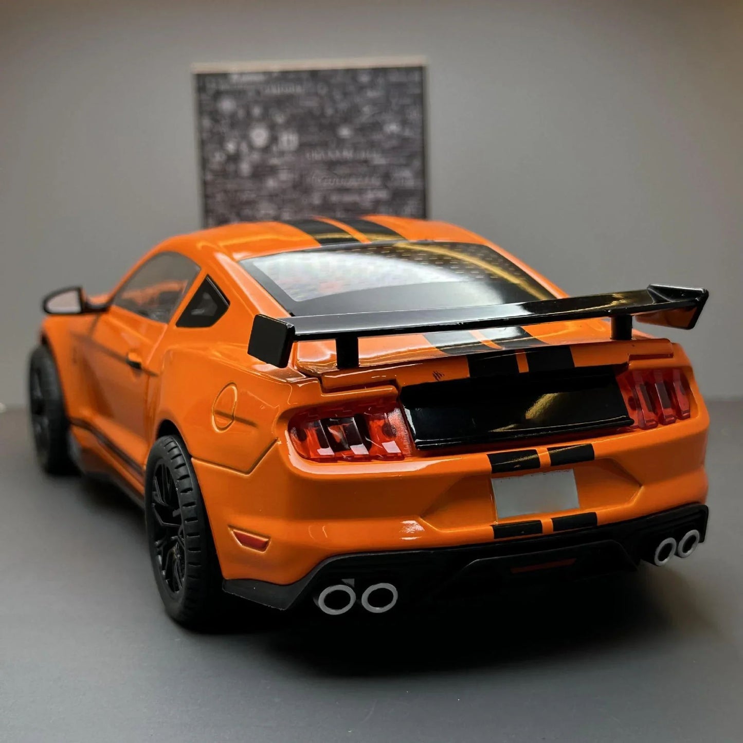 Miniaturas grandes de Ford Mustang GT500 1:18, veículo de liga fundido em metal, modelo colecionável, brinquedos com luz e som, carro de presente para crianças e meninos