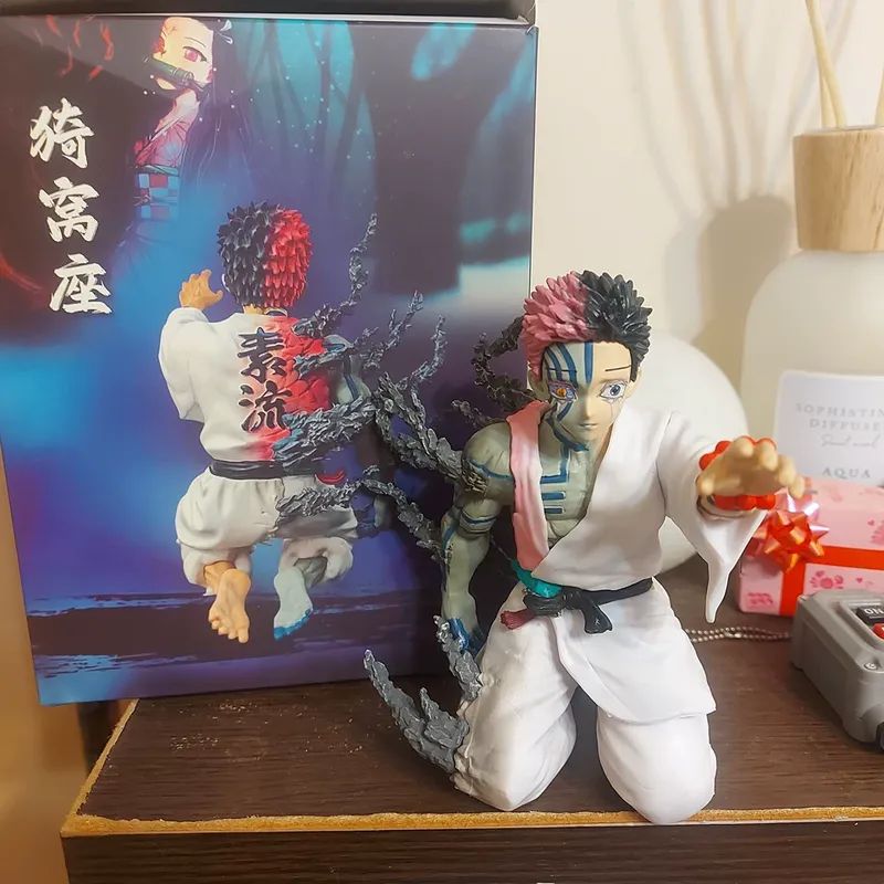 2025 Nova Figura de Anime Demon Slayer Akaza Hakuji de 13cm Modelo Boneca Estatueta de Ação PVC Decoração Periférica Brinquedos para Área de Trabalho