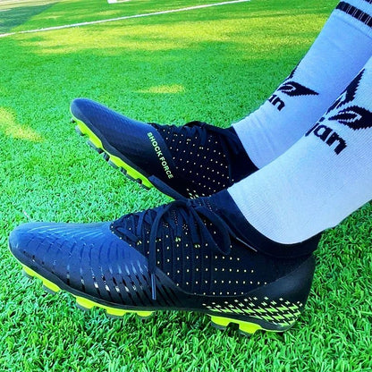 Spiked Comfortable Breathable Competition Soccer Cleats for Training and Matches