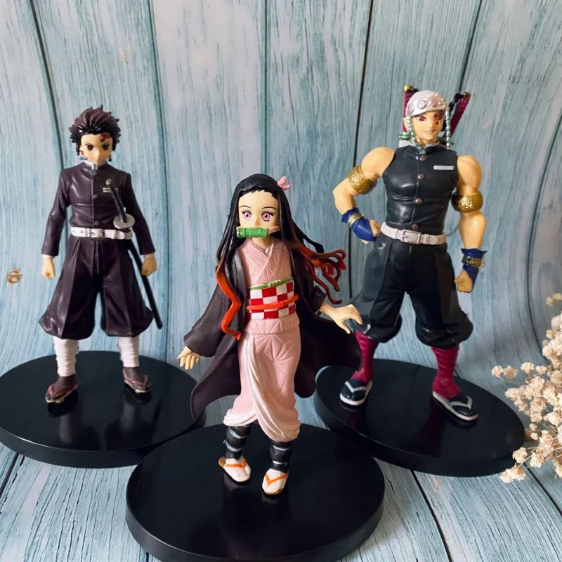Anime Demon Slayer Action Figures Kimetsu No Yaiba Shinobu Nezuko Bonecas de PVC Coleção Modelo Enfeites Brinquedos Derivados do Japão