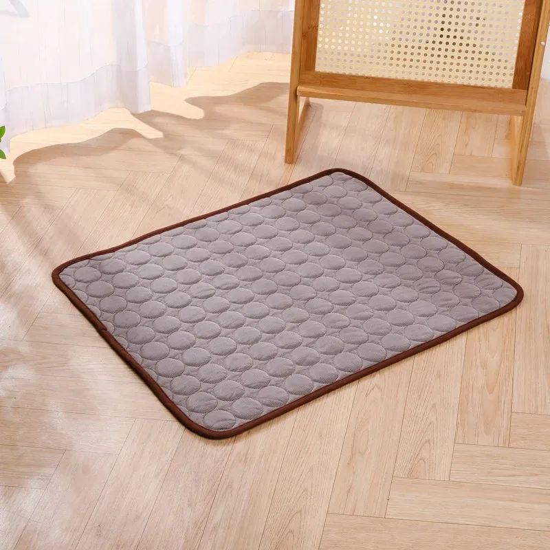 Almofada de resfriamento para cães Tapete de verão para cães Gatos Cobertor Sofá Respirável Cama para cães Tapete de verão para cachorros Capa para assento de carro Suprimentos para animais de estimação