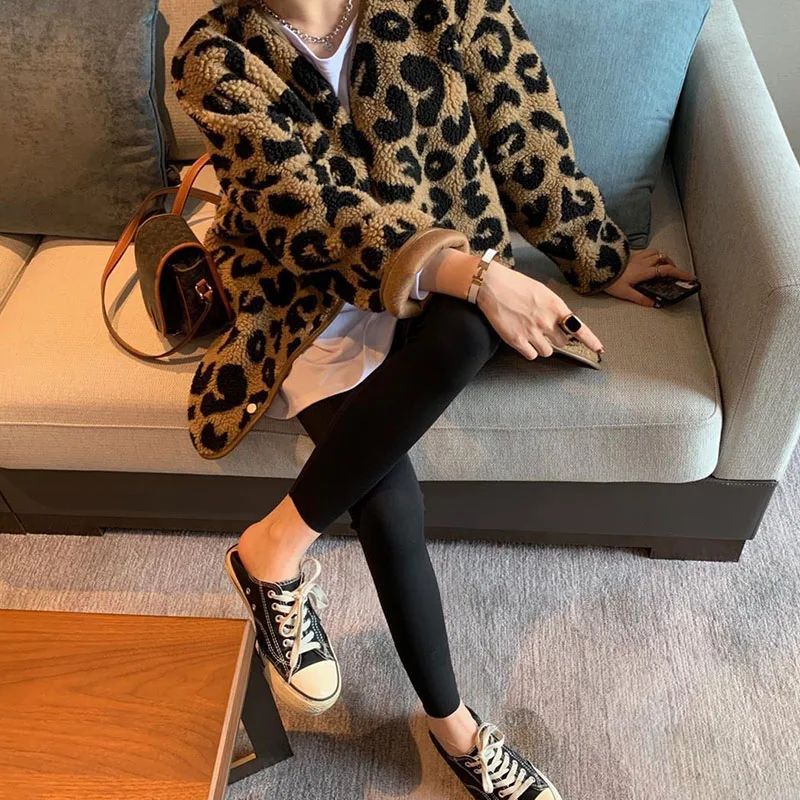 New Vintage Leopard Print Winter Warm Coats Female Fashion Lightweight Lamb Wool Jacket Women Casual Loose Plush Short Outerwear