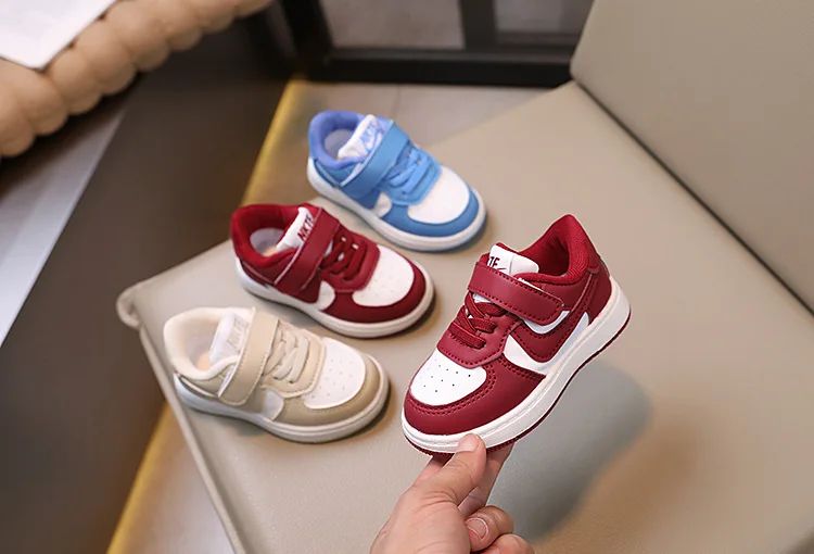 Children's Sports Shoes Low-Top Soft Bottom Color Blocking Board Shoes Boys and Girls Fashionable Hundred Non-slip Casual Shoes