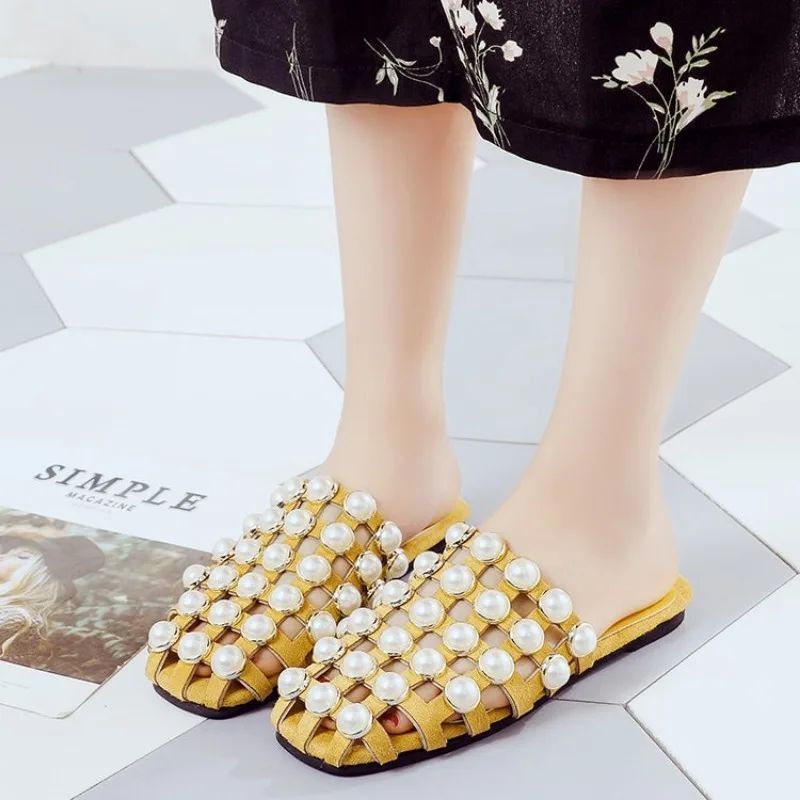 Women Fashion Casual Pearl Beaded Flat Studded  Mules Solid Color Pearl Sandals Casual Flat-heel Non-slip Flip Flops Lightweight