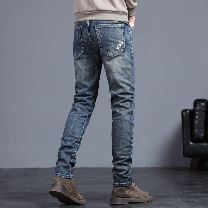 Novas Calças Jeans Masculinas Vintage Coreanas da Moda Slim com Pés Pequenos Bordados Calças Elásticas Masculinas de Sarja Streetwear