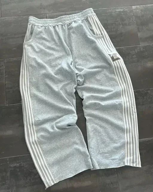 Calça de Moletom Y2K Masculina Feminina Gótica Hip Hop Americana com Patch de Letras Y2K Dupla Camada Larga Elástica na Cintura Calça Jogger Casual