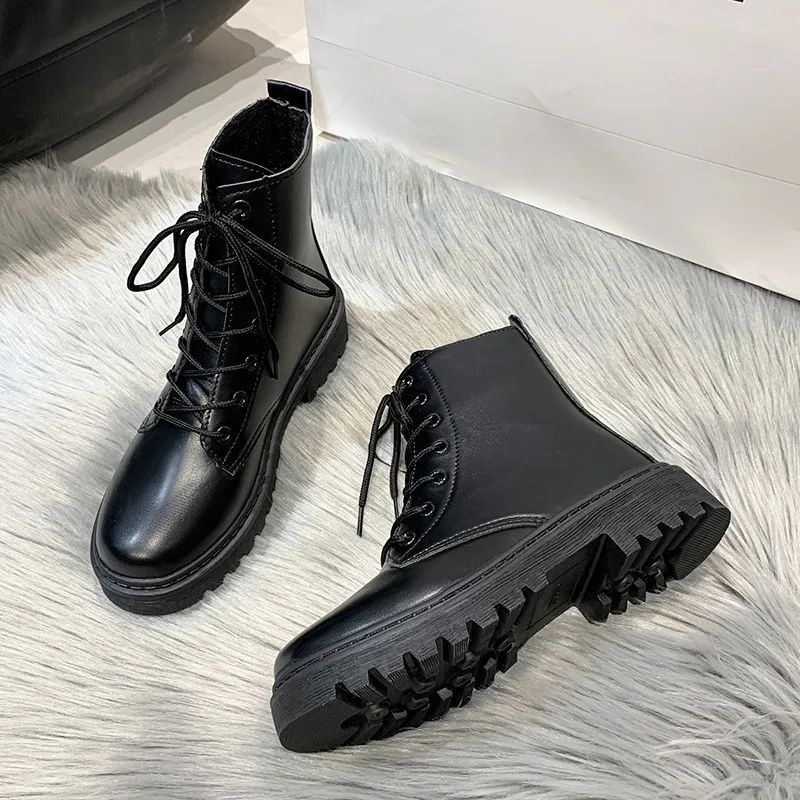 New Autumn Flat-soled Retro Lace-up Short-tube Solid Color Round-toe Korean Style Fashion Boots Sports Thick-soled Riding Boots