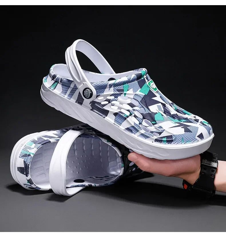 2025 New Fashion Sandals Men Clog Sandals Comfortable Breathable Beach Sandals Men Women Clogs Slippers Soft Bottom Men Shoes