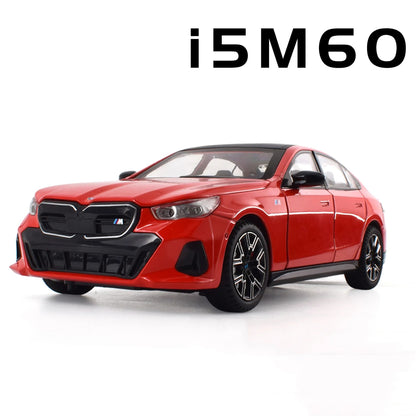 Miniaturas de Carro de Brinquedo i5M60 XM Escala 1:24, Liga Fundida, Pneus de Borracha, com Luz e Som, Presente para Crianças e no Dia das Crianças