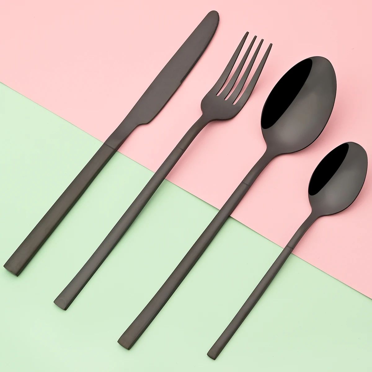 Conjunto de Talheres Ocidentais Dourados de 4 Peças em Aço Inoxidável Garfo Faca Colher de Café Conjunto de Louça Talheres de Cozinha Preteto Prateado