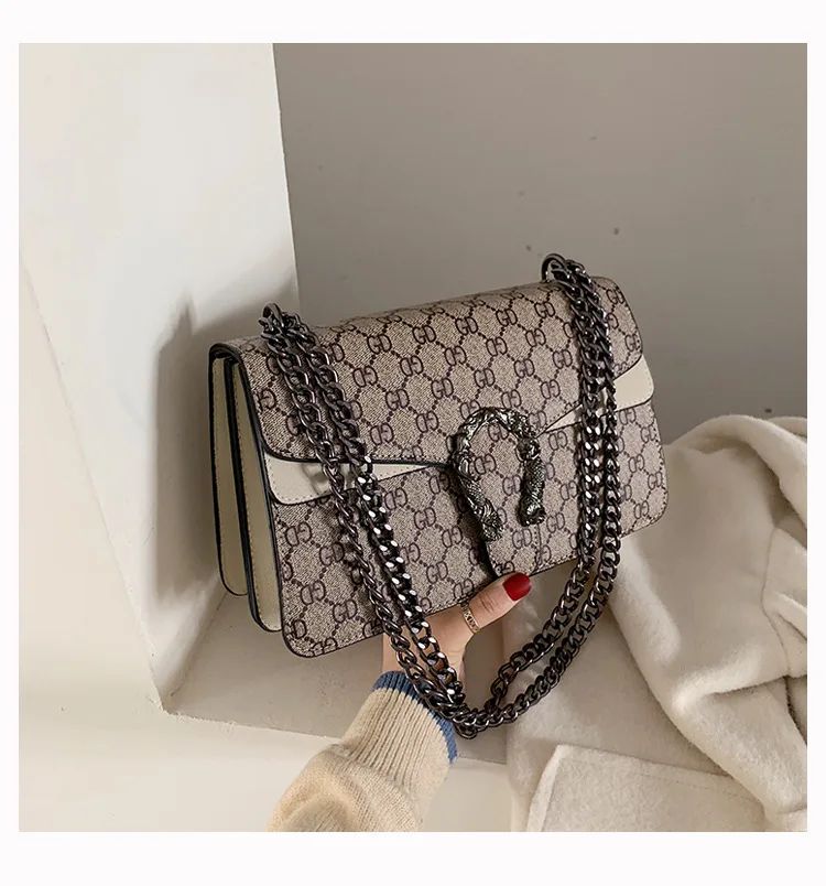 Women Stylish Retro Print Shoulder Crossbody Bag Fashionable Chain Underarm Purse Medium Hardness Polyester Lining