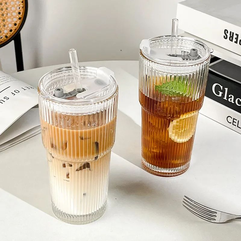 Copo de Café de Vidro Listrado 600ML com Tampa e Canudo Copos Transparentes para Suco Leite Chá Canecas de Café Gelado Utensílios para Beber