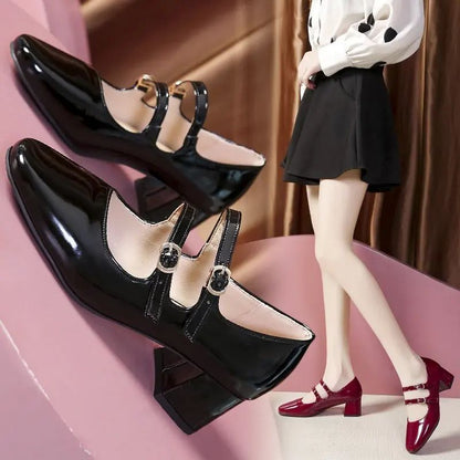 Sapatos Femininos Mary Janes com Fivela Dupla Primavera Outono Sapatos de Vestido em Couro Envernizado Scarpins Salto Alto Sapatos Retrô para Senhoras Preto Vermelho