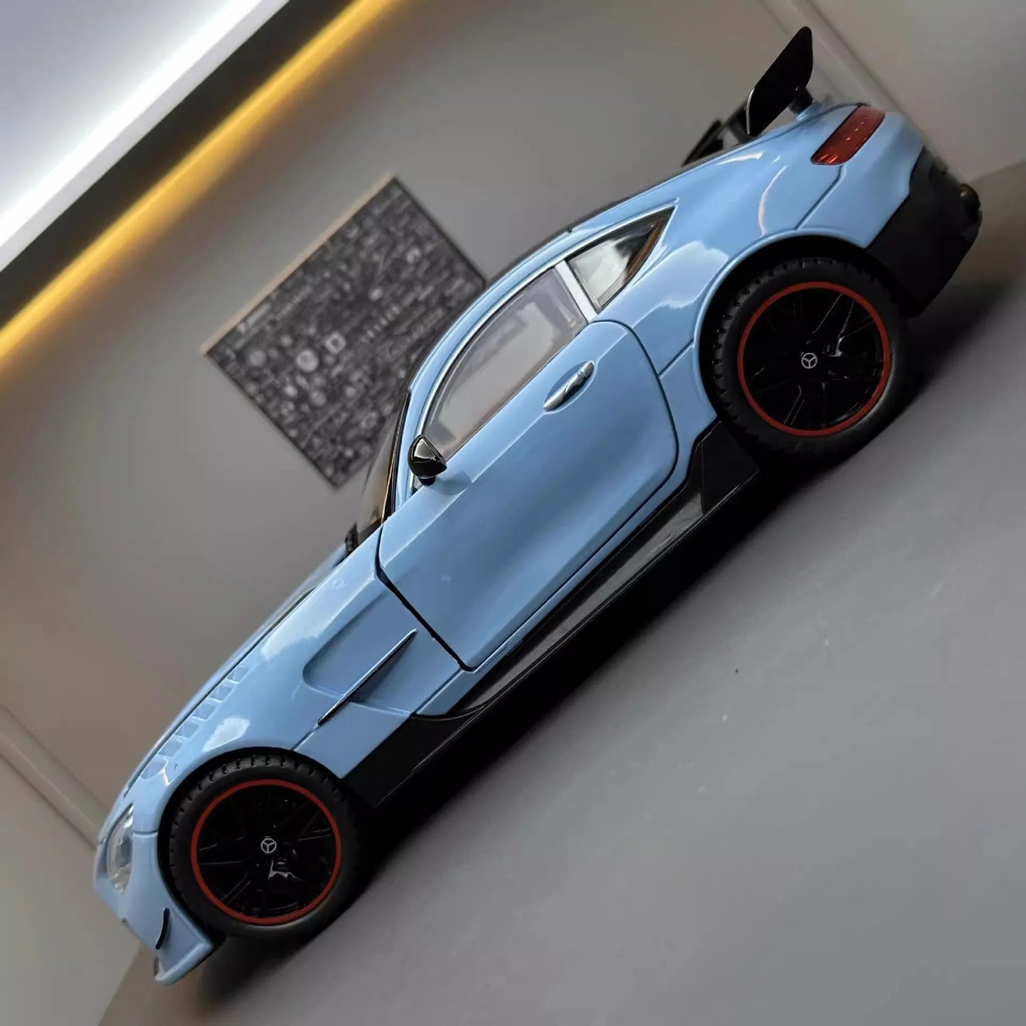 Grande 1:18 Mercedes Benz GTR Miniatura de Carro de Liga Leve Coleção Simulação Diecast Som e Luz Veículo Brinquedos Carro Para Presentes Infantis
