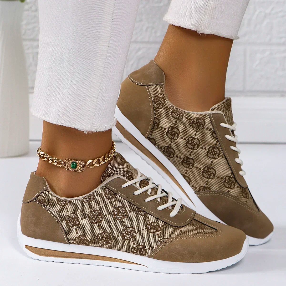Tênis Feminino Primavera e Verão com Design Respirável Boca Aberta Alças Cruzadas Baixo Confortável Casual para Caminhada Zapatos De Mujer
