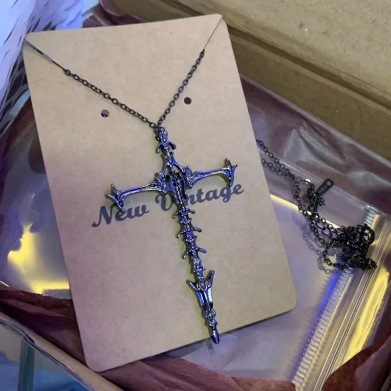 Colar com Pingente de Cruz de Crânio Hip Hop Retrô para Homens e Mulheres Colares com Pingente de Cruz de Osso Estilo Gótico Clássico Escuro
