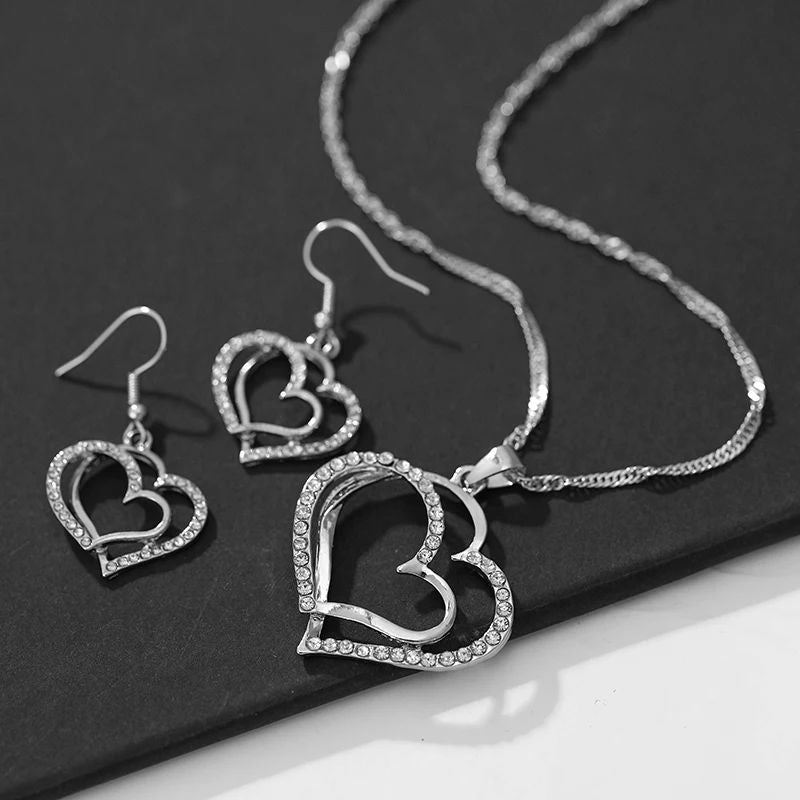 Conjunto de Joias Coração de 3 Peças Brincos Colar com Pingente para Mulheres Conjunto de Joias Duplo Coração de Strass Elegante e Moderno
