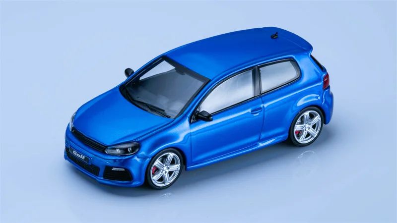 Maxwell 1:64 GOLF RMK6 Pearl White / Blue Die-Cast Car Model Collection Miniature
