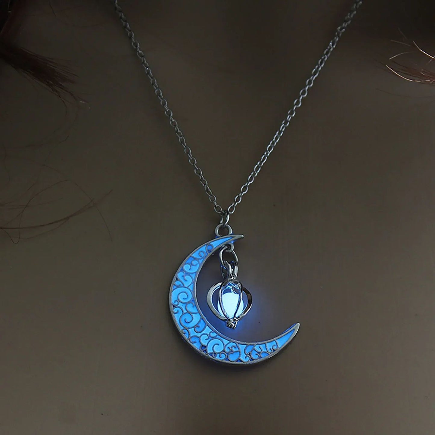 Colar com Pingente de Lua Luminosa para Meninas Adolescentes Colar Gargantilha Brilha no Escuro Joias Presentes ????????