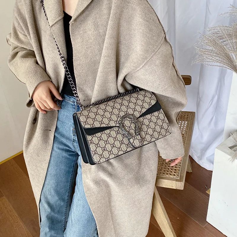 Women Stylish Retro Print Shoulder Crossbody Bag Fashionable Chain Underarm Purse Medium Hardness Polyester Lining