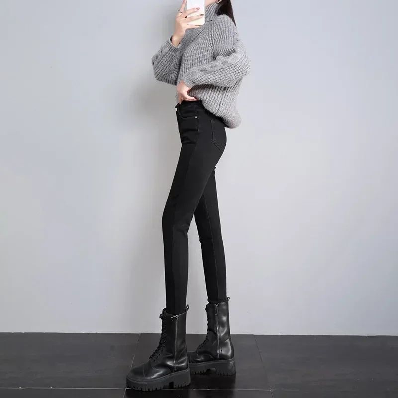 Winter Lady Thermal Plush Jeans Snow Warm Stretch Jeans Hot Sale High Waist Fleece Pants Female Straight Leg Denim Trousers