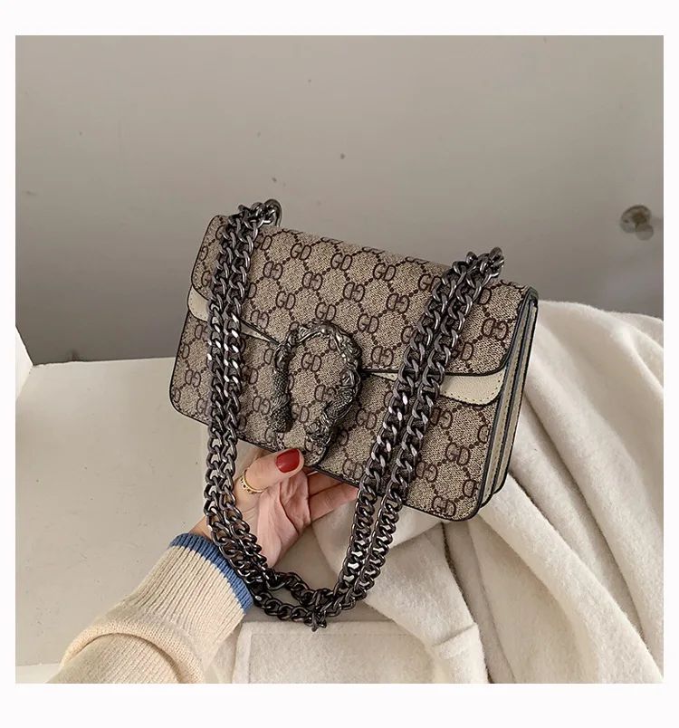 Women Stylish Retro Print Shoulder Crossbody Bag Fashionable Chain Underarm Purse Medium Hardness Polyester Lining