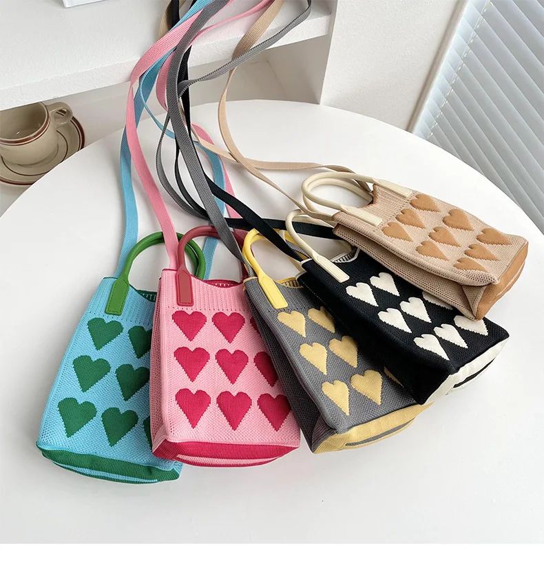 Korean Fashion Heart Knitted Mini Square Handbag for Women Small Mobile Phone Shoulder Bags Girls Cute Outdoor Crossbody Bags