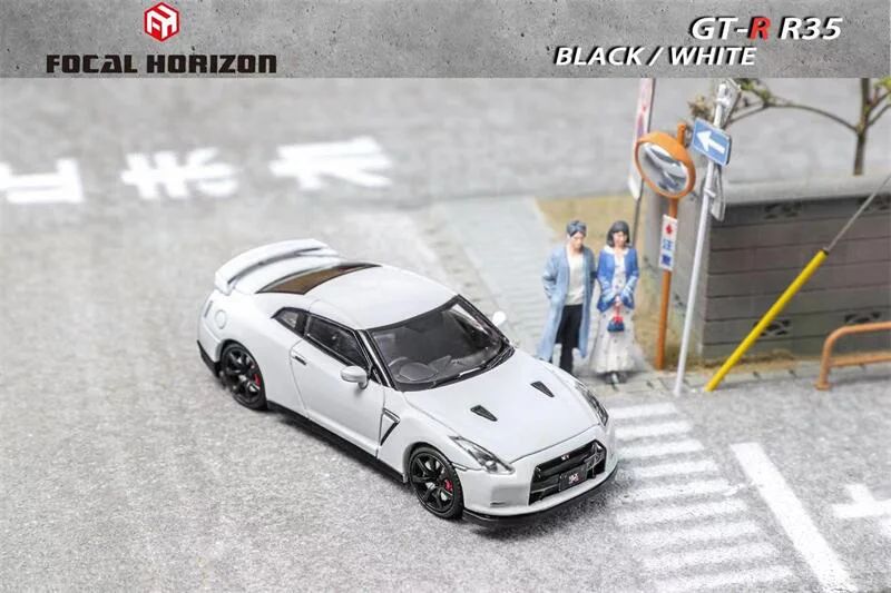 Focal Horizon 1:64 Skyline GTR R35 Preto / Branco Capô Articulado Miniatura de Carro Die-Cast Colecionável