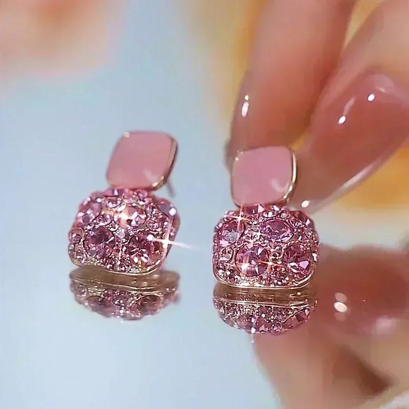 Brincos de Folhas Douradas com Cristal Verde para Mulheres Acessórios Diários de Individualidade Presentes de Joias para o Dia dos Namorados Aniversário