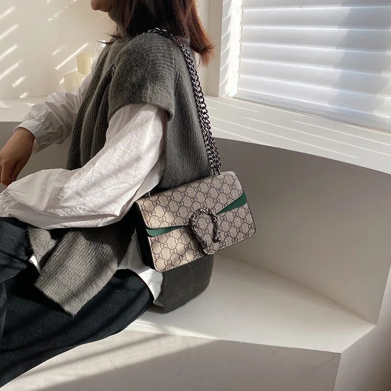 Women Stylish Retro Print Shoulder Crossbody Bag Fashionable Chain Underarm Purse Medium Hardness Polyester Lining